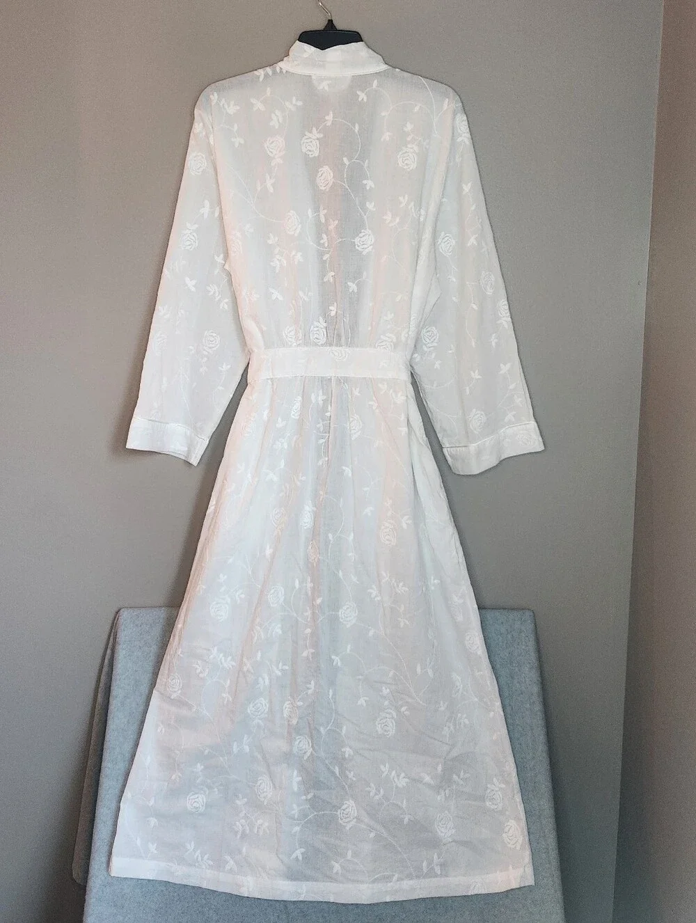 Charter Club Intimates White Sheer Floral Embroidered Robe 100% Cotton. Size XL
